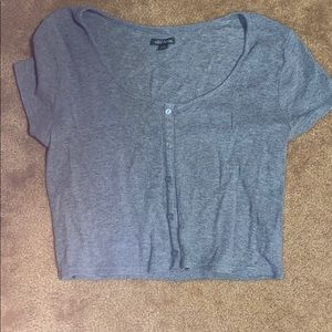 Short sleeve with button detail